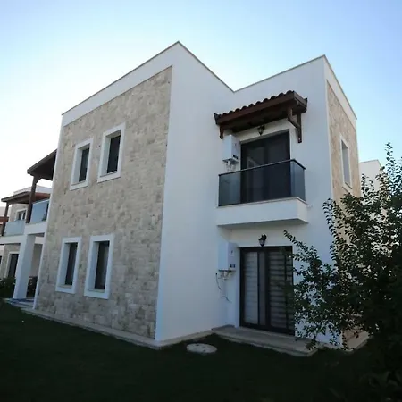 Semesterbostad 2+1 In Residential Complex, Near The Sea Ortakent