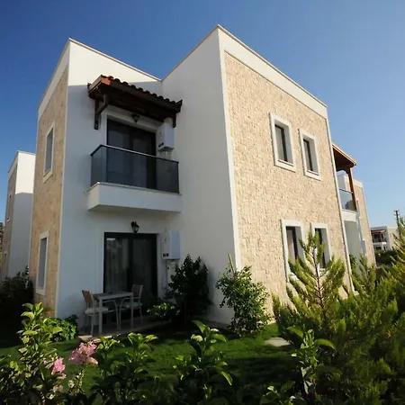 2+1 In Residential Complex, Near The Sea Semesterbostad *
